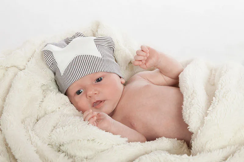 Newborn - Babyfotos - Günstiges Fotoshooting - Fotostudio